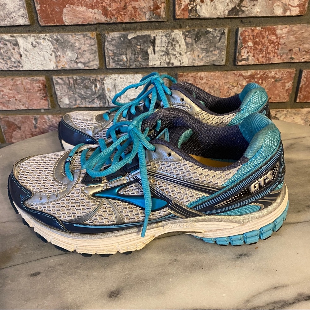 BROOKS GTS BLUE AND SILVER SNEAKERS